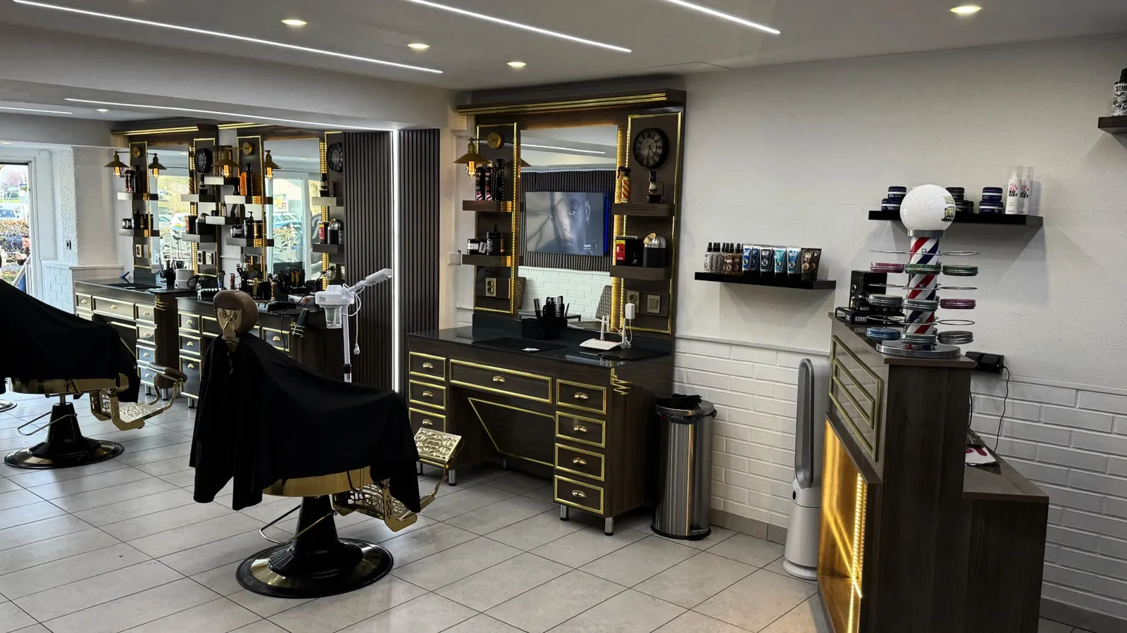 Kyki's Barber 5