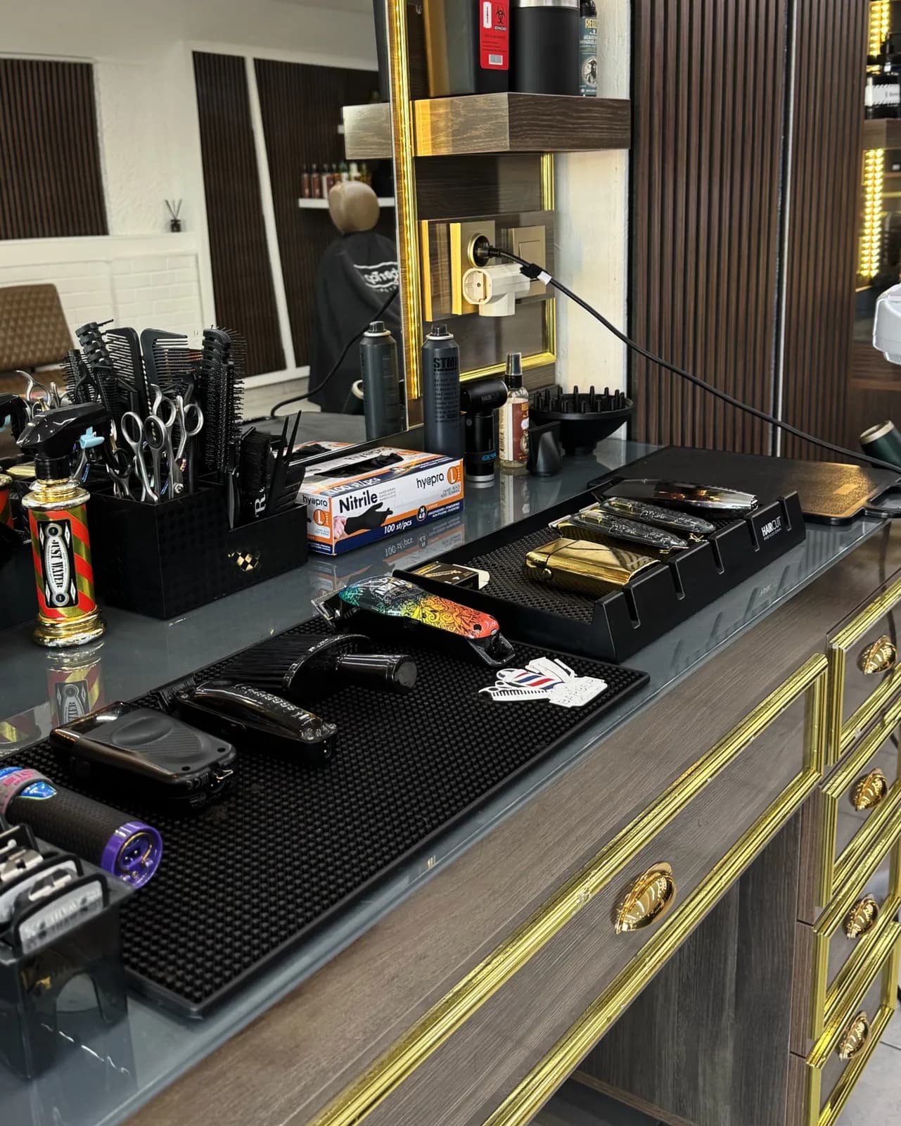 Kyki's Barber 6