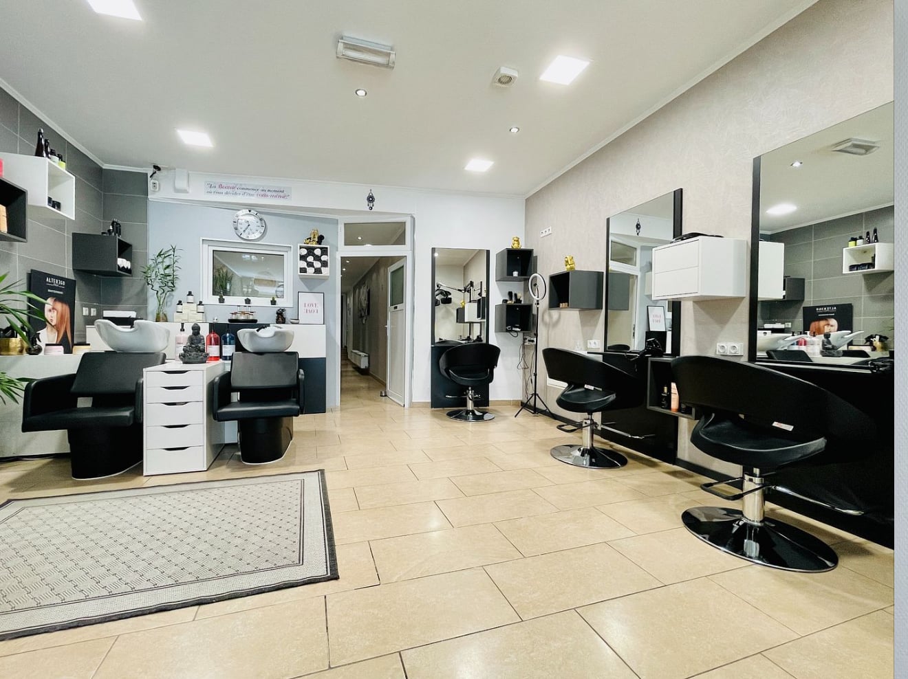 B Institut gallery 3